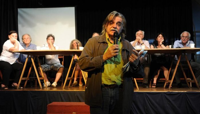 Entre la Profundidad y la Inocencia