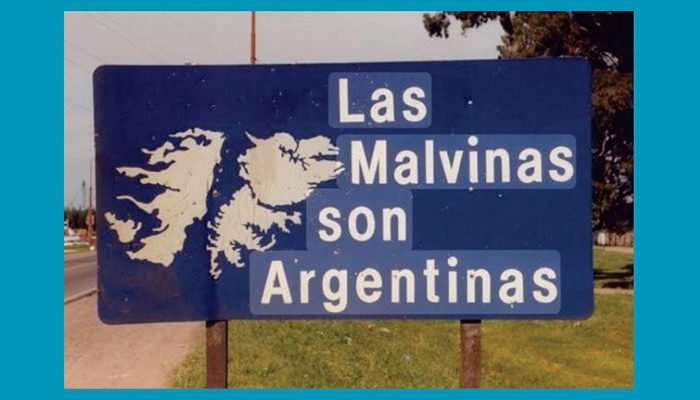¡Las Malvinas son Argentinas!